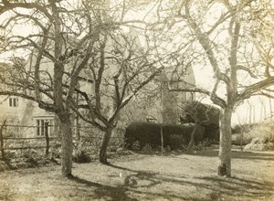 Kelmscottin kartano: Kelmcott Comment: From the Orchard tekijältä Frederick H. Evans