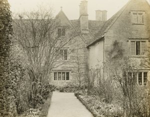 Kelmscottin kartano: Puutarhan julkisivu