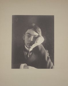 Poika puvussa käsi kasvoja vasten, n. 1896