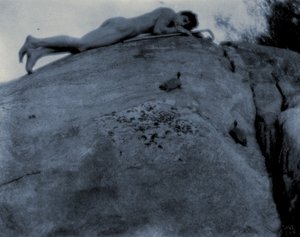 Alaston nuori mies kivillä kilpikonnan ja paimensauvan kanssa, n. 1906 (syanotypia)