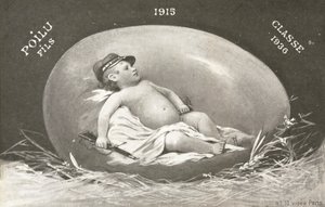 1915, pääsiäiskortti, jossa näkyy jo aseistettu sotilasvauva munassa tekijältä French Photographer