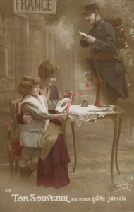 Äiti ja lapsi valmistelevat kirjeen sotilas-isälleen (sävytetty kuva) tekijältä French Photographer
