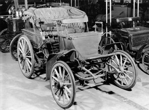 Benz auto, 1898 tekijältä French Photographer