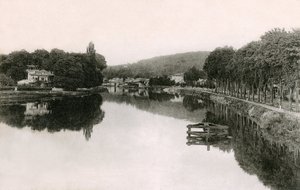 Bougival (Yvelines - 78 - Ile de France): Seinen rannat kävelysillalta nähtynä, 1900-luvun alussa (m/v kuva) tekijältä French Photographer