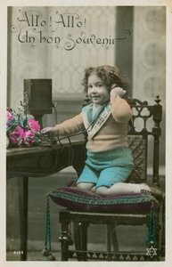 Lapsi käyttää puhelinta tekijältä French Photographer