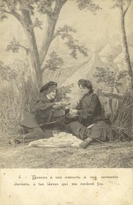 Naispuoliset rakastajat maassa (m/w kuva) tekijältä French Photographer