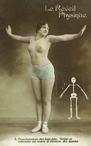 Puolialaston nainen harjoittelemassa (värillinen kuva) tekijältä French Photographer