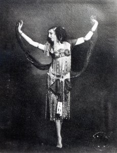 Ida Rubinstein Salomen roolissa (bw kuva) tekijältä French Photographer