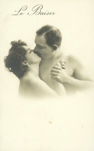 Suuteleva pariskunta tekijältä French Photographer
