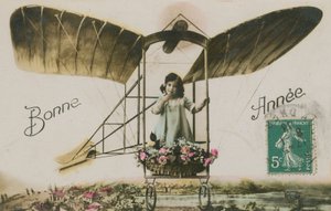 Uudenvuoden onnittelukortti tytöstä lentokoneessa, 1913 (käsinvärinen kuva) tekijältä French Photographer