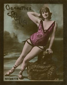 Nichette, tyttö alusvaatteissa rannalla tekijältä French Photographer