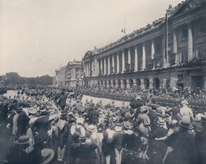 Pariisi: Sotilaskuvernöörin esikunta hautajaiskulkueessa (m/v kuva) tekijältä French Photographer