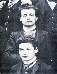 Muotokuva: Alfred Jarry (1873 -1907) ja Fargue (1876 - 1947) Lycée Henri IV:ssä, Pariisi - kuva tekijältä French Photographer