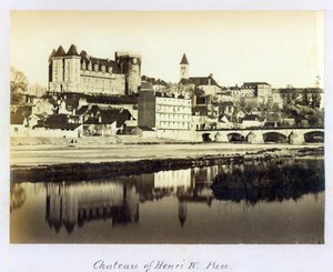 Postikortti, joka kuvaa Paun kuninkaallista linnaa, jossa Ranskan ja Navarran kuningas Henri IV syntyi 13. joulukuuta 1553, n. 1900 tekijältä French Photographer