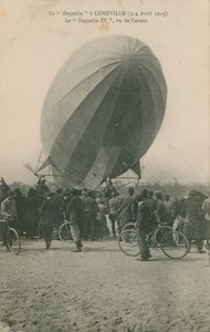 Postikortti Zeppelinistä Lunevillessä, lähetetty vuonna 1913 tekijältä French Photographer