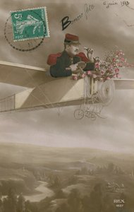 Postikortti lentäjästä, joka toimittaa kukkia, lähetetty 6. kesäkuuta 1913 (käsin värjätty valokuva) tekijältä French Photographer