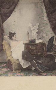Kaunis tyttö tupakoi tekijältä French Photographer