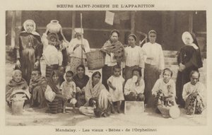 St Josephin sisarten pitämän orpokodin asukkaat, Mandalay, Burma (m/v kuva) tekijältä French Photographer