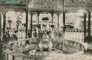 Vichyn Grand Grille -lähteen lähde. Postikortti lähetetty 1913. tekijältä French Photographer