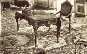 Pöytä Versaillesin palatsin peilisalissa, johon Versaillesin sopimus allekirjoitettiin (m/v kuva) tekijältä French Photographer