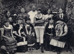 "Talo" Rouenissa, joka inspiroi Maupassant "La Maison Tellier", muotokuva vuokralaisista ja omistajista. Valokuvaus, 1800-luvun loppu. tekijältä French Photographer