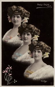 Kolme identtistä naisen päätä tekijältä French Photographer
