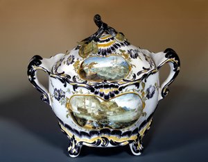 Art Francais: suuri sipiere, violetti sisustus 1700-luvun rockery tyylistä venettä. Pariisi, koristetaide tekijältä French School