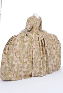 Takakuva hovimekosta, 1760-luku (ranskalainen silkki & kulta ja värillinen lanka) tekijältä French School