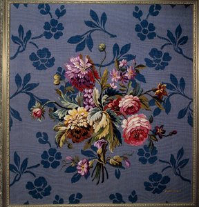 Kukkakimppu sinisellä taustalla. Aubusson-manufaktuurien kuvakudos. 1700-luvulla. Aubusson, Gobeliinimuseo tekijältä French School