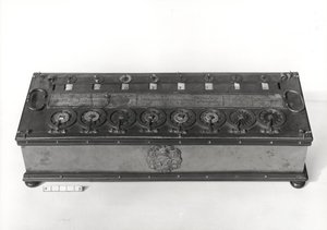Laskukone, jonka keksi Blaise Pascal (1623-62), 1644 (metalli) tekijältä French School