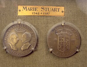 Kolikko lyöty Skotlannin kuningattaren Marian (1542-87) ja Francis II:n (1544-60) avioliiton jälkeen 1588