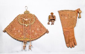 Hawking pussi, hansikas ja huppu, ranskalainen, 1600-25