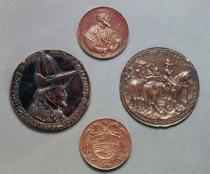 Vasen ja oikea: verso = John Palaeologus, recto = Equestrian Effigy of the Emperor, kirjoittanut Pisanello, n. 1438; Ylhäältä alas: verso = Kaarle V, recto = Imperiumin suuri vaakuna, kirjoittanut Hans Reinha tekijältä French School