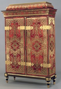 Louis XIV Armoire, n. 1710 (punainen kilpikonnankuori messingin upotettuna)