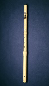 Yksinäppäinen huilu, valmistaja Naust, Pariisi, n. 1725 tekijältä French School