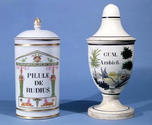 Farmaseuttiset purkit Pilule de radiusille ja Gum Arabicille (fajanssi) tekijältä French School