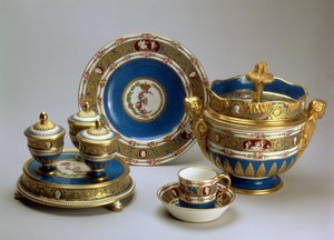 Plat de Menage, astia, kuppi ja lautanen sekä jäätelökulho Blue Cameo Servicestä, Sevres, 1778-9 (pehmeää posliinia)