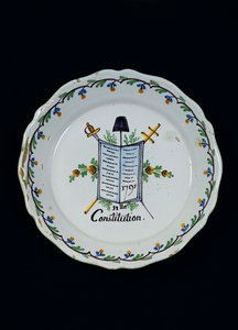 Lauta, jota koristaa Perustuslain kirja, joka liittyy Kolmeen ritarikuntaan, 1791 (keraaminen) tekijältä French School