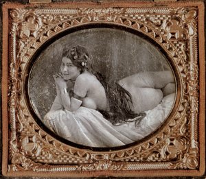 Makaava alastonkuva, noin 1850, vuonna 1980 julkaistusta valokuvakirjasta