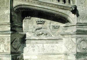 Reliefi Grand Escalierista, jossa on Francois I:n (1494-1547) vaakuna salamanterilla tekijältä French School