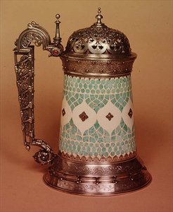 Rudolfi-tankki, jossa norsunluurunkoinen turkooseilla koristeltu, hopealla ja rubiineilla, Pariisi, n. 1855 (hopeaa & norsunluu) tekijältä French School