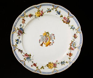 Nuotit koristeltu Sevres-lautanen, 1764 (fajanssi) tekijältä French School