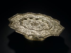 Hopeakullattu, muotoiltu ääriviiva, Lennoxloven wc-palvelusta, jonka omistaa Frances Teresa Stewart, Richmondin ja Lennoxin herttuatar: Ranska, Pariisi, 1666 - 1667 tekijältä French School