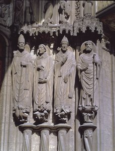 St. Martin, St. Jerome, St. Gregory ja St. Avitus, Rippineiden jambihahmot eteläkuistin itäportaalista, 1200-luvun alku tekijältä French School