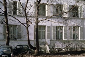 Huonekalut ja erilaiset esineet 1100- ja 1300-luvuilta tekijältä French School