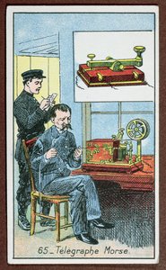 Morsekoodilla varustetun lennätyksen keksintö, numero 65 suuria keksintöjä kuvaavien korttien sarjassa, n. 1910 tekijältä French School