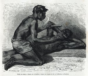 Okandan hampaiden koko, D. Maillardin piirustus kuvaamaan Alfred Marchen tarinaa Gabonin ja Ogoue-joen matkasta vuosina 1875-1877. Kaiverrus kirjassa Le tour du monde tekijältä French School