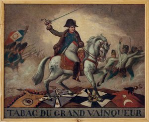 Suuren voittajan tupakkaan. (Napoleon Bonaparten (1769-1821) ratsastusmuotokuva, joka johdattaa joukkojaan taisteluun. Kankaan takapuolella nelikko: "" Hänen yritystensä menestys,/Hänen voittonsa sadassa taistelussa,/ei muita salaisuuksia/yksi ottaa pois tekijältä French School