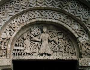 Tympanum, joka kuvaa Ilmestyskirjan Kristusta pitelemässä seitsemää tähteä kädessään. tekijältä French School
