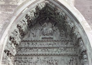 Tympanumi pohjoisen poikkileikkauksen vasemmasta portaalista, joka kuvaa viimeistä tuomiota, 1225-40 tekijältä French School